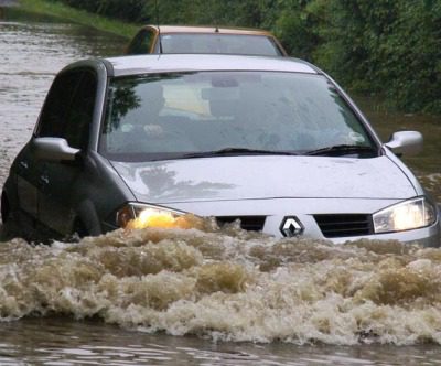 car-driving-through-flood